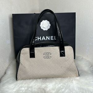 💯Authentic Chanel Cream & Black Patent Leather & Knit Quilted Bowler Bag🍀